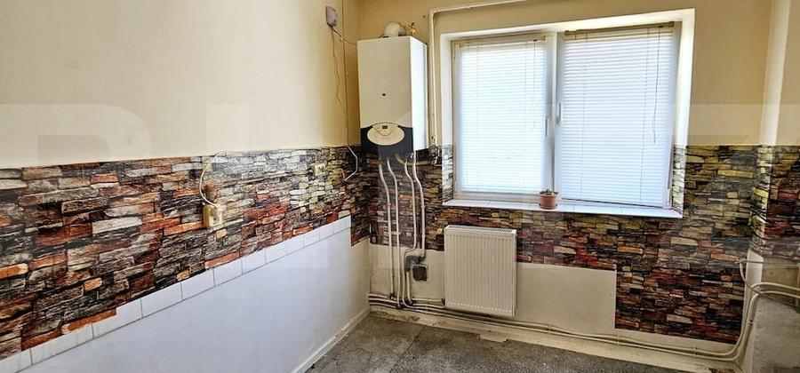 Apartament cu 3 camere decomandat în Simeria