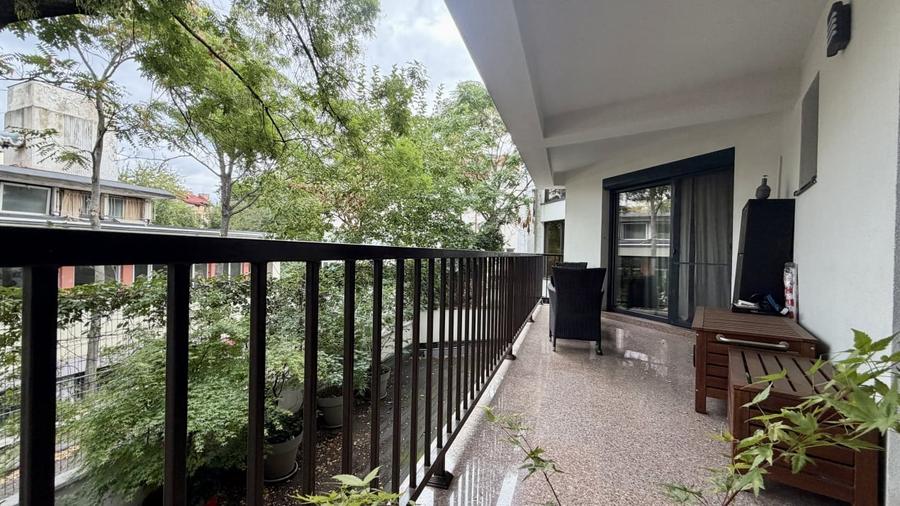 Apartament cu 3 camere semidecomandat, mobilat în Ultracentral