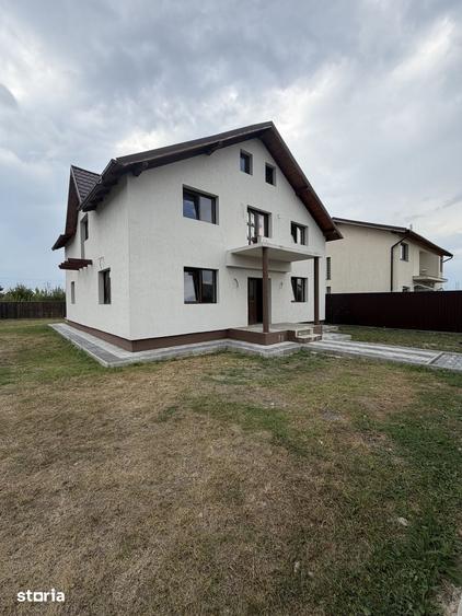 Casă cu 5 camere cu Teren 600 Mp în Tărlungeni