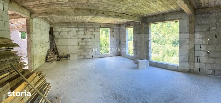 Cabana 5 camere, teren de 1000 mp, Valea Ierii