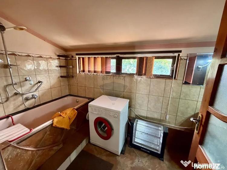 Casă cu 4 camere cu Teren 500 Mp în Central