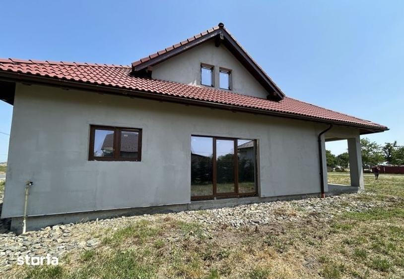 Casă cu 4 camere decomandat cu Teren 170 Mp în Livada