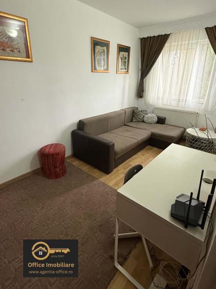 Garsonieră decomandată în Vest