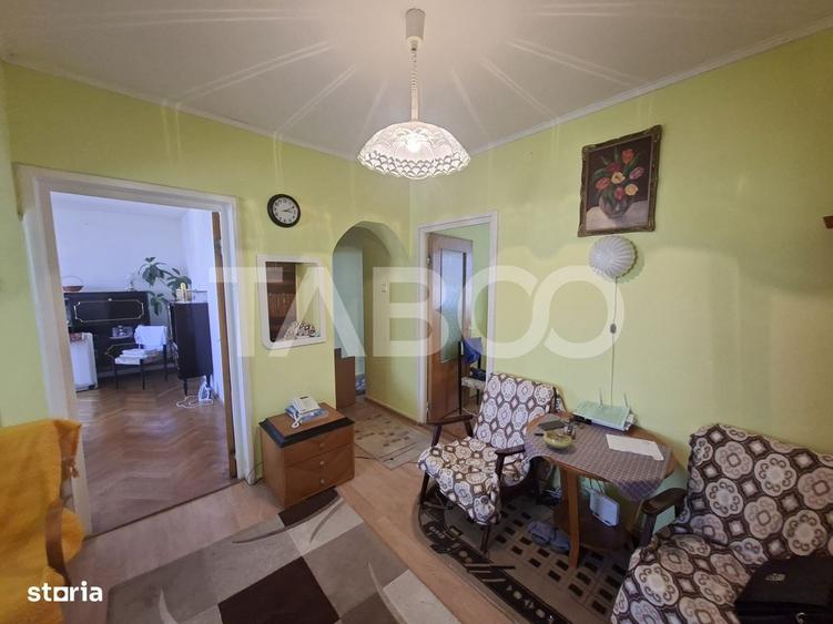 Apartament cu 3 camere decomandat în Mihai Viteazul