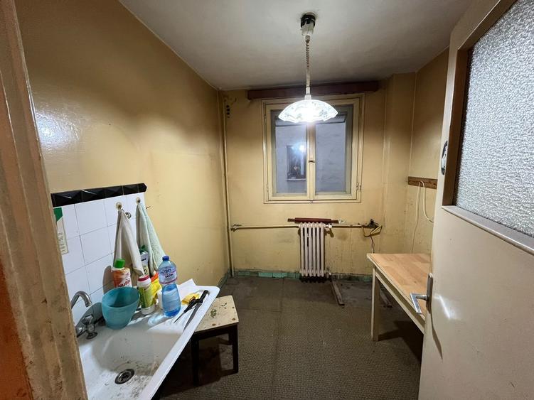 Apartament cu 2 camere semidecomandat în Bucur Obor