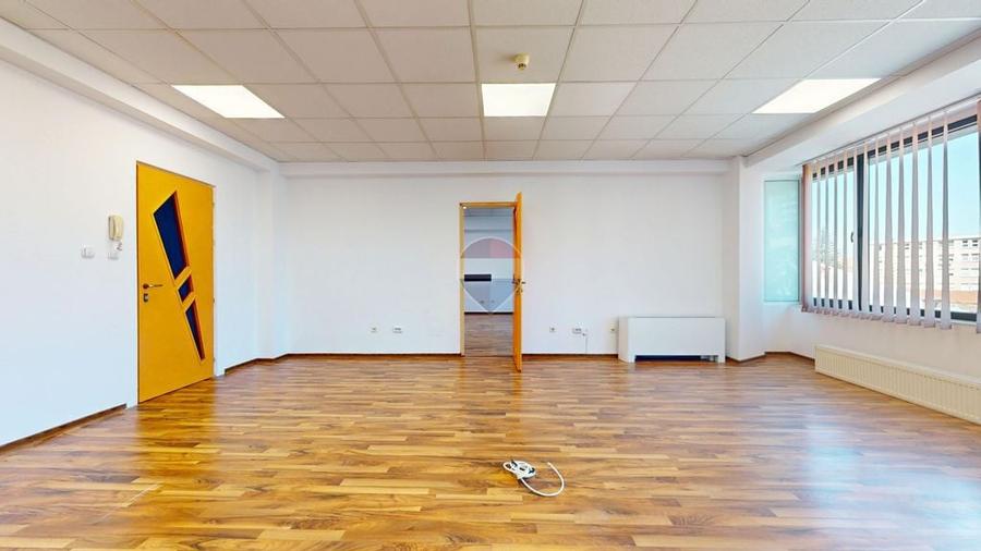 Spațiu comercial, de 77 mp, în Centrul Civic