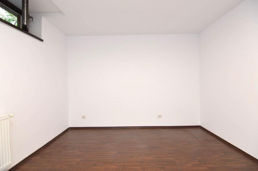 Apartament cu 2 camere decomandat în Baba Novac