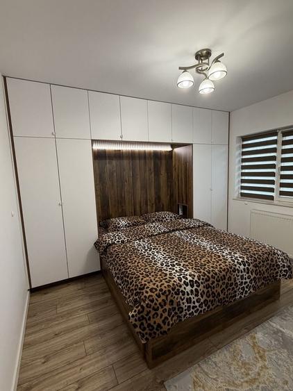 Apartament cu 3 camere decomandat în Republicii