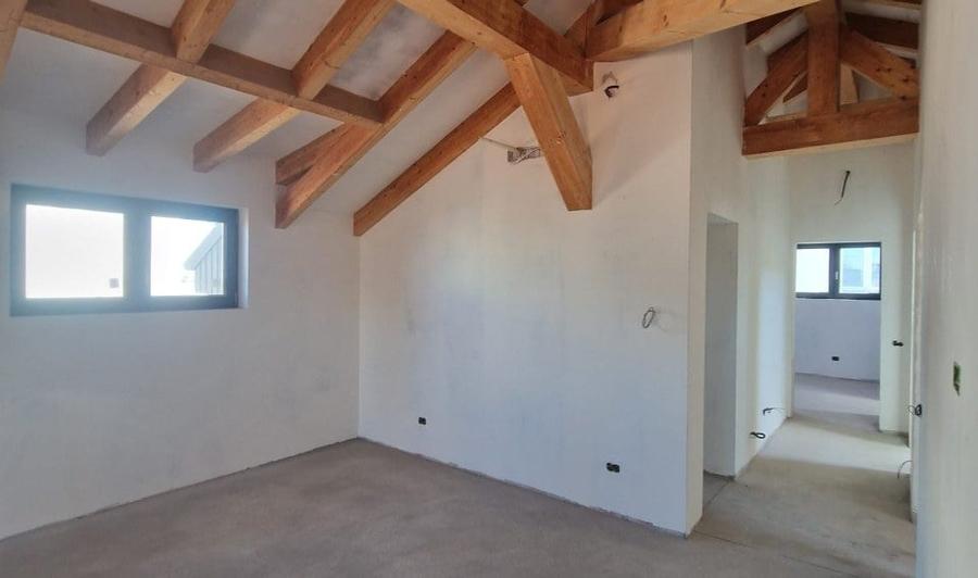 Apartament cu 5 camere în Aviatorilor