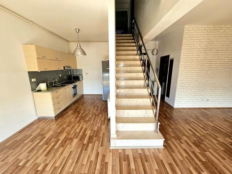 Apartament cu 3 camere decomandat, mobilat în Ferme