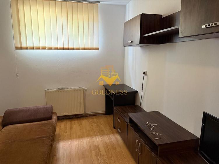 Apartament cu 3 camere semidecomandat, mobilat în Andrei Mureșanu