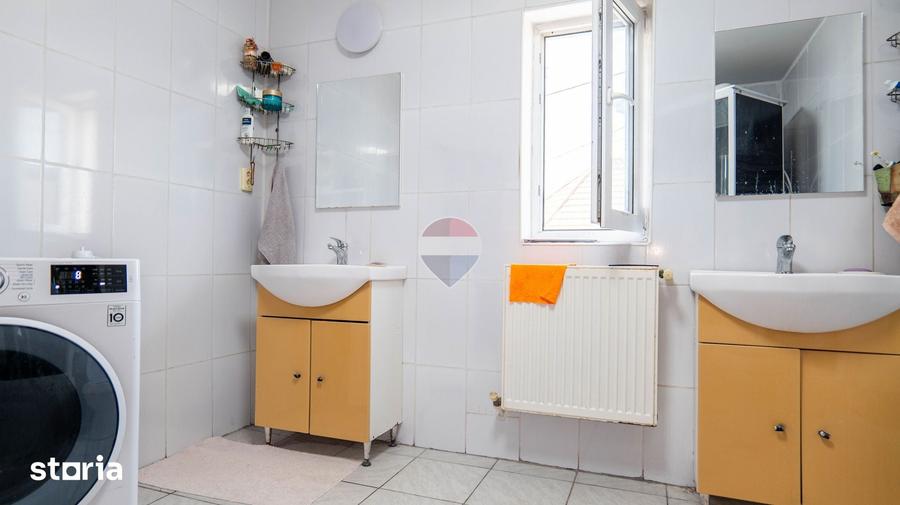 Casă cu 5 camere cu Teren 258 Mp în Central
