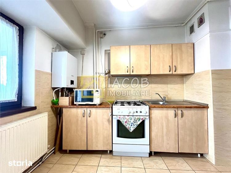 Apartament cu 3 camere decomandat în Central