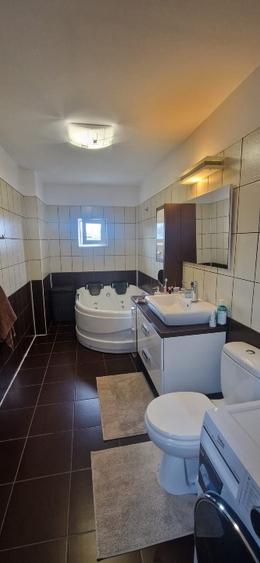 Duplex cu 4 camere cu Canalizare în Bună Ziua