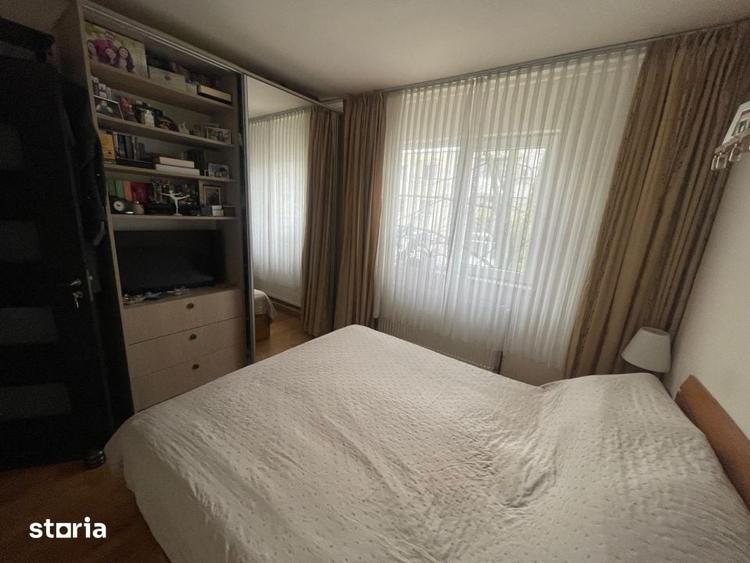 Apartament cu 3 camere în Craiovița Nouă