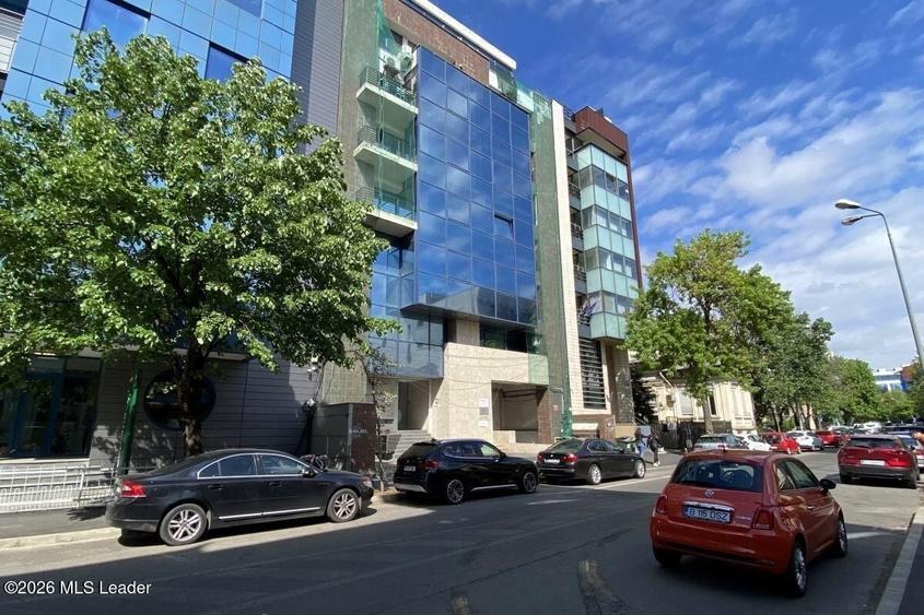 Apartament cu 6 camere decomandat în Grădina Icoanei