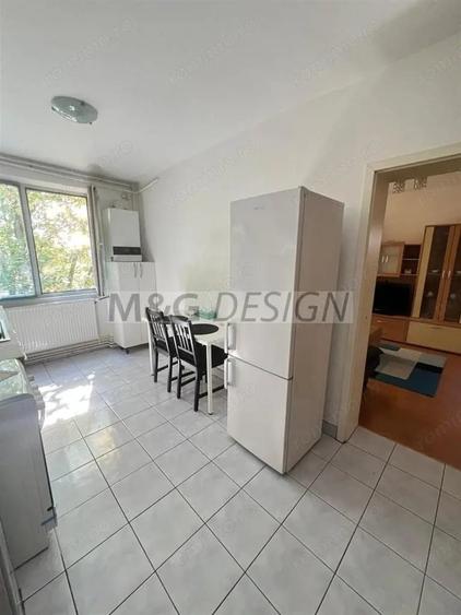 Apartament cu 3 camere semidecomandat, mobilat în Medicină