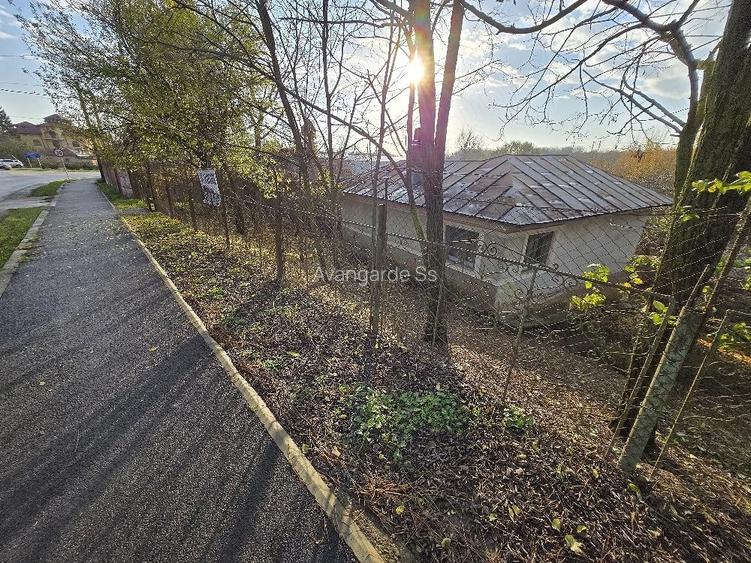 Casă cu Teren 900 Mp în Central