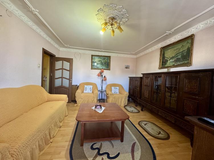 Apartament cu 3 camere decomandat, mobilat în Vitan