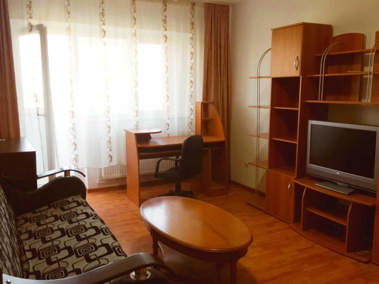 Apartament cu 3 camere decomandat în B-dul București