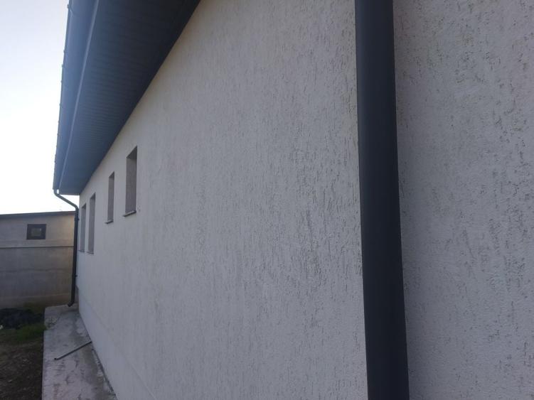 Casă cu 3 camere în Lumina