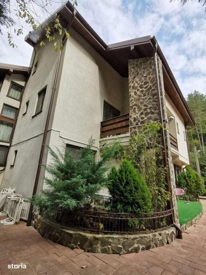 Casă cu Teren 2900 Mp în Central