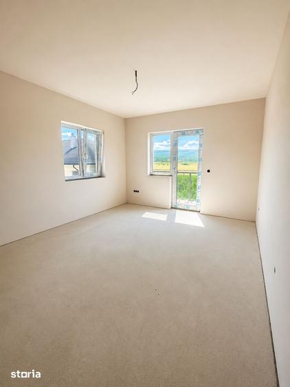 Casă cu 9 camere cu Teren 476 Mp în Jucu