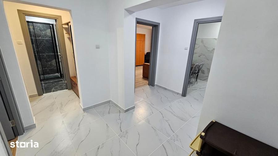 Apartament cu 4 camere în Tractorul