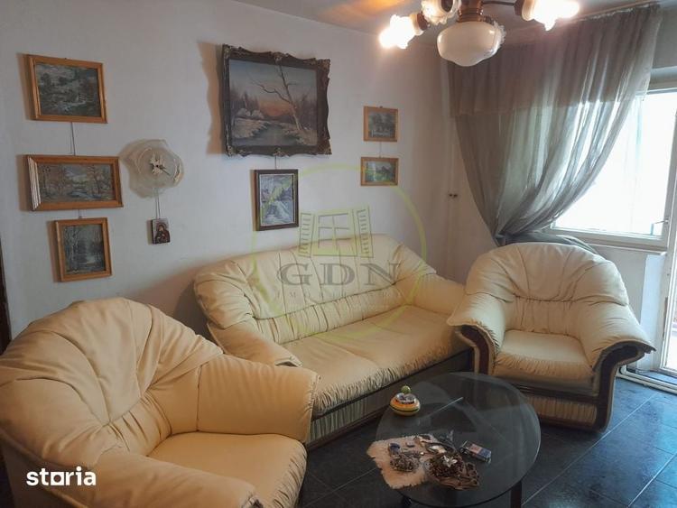 Apartament cu 4 camere decomandat în Central