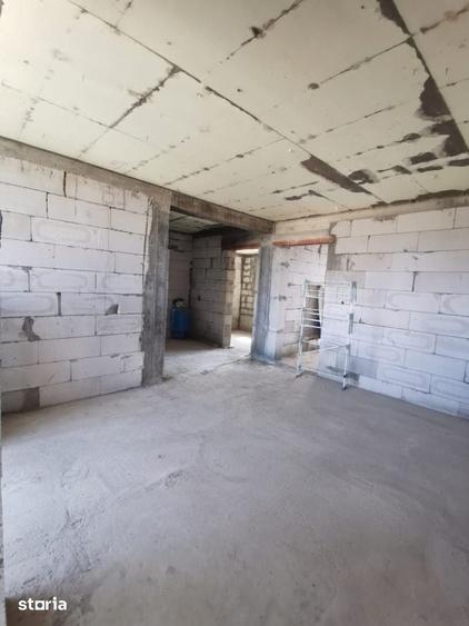 Casă cu 8 camere cu Teren 818 Mp în Cârcea