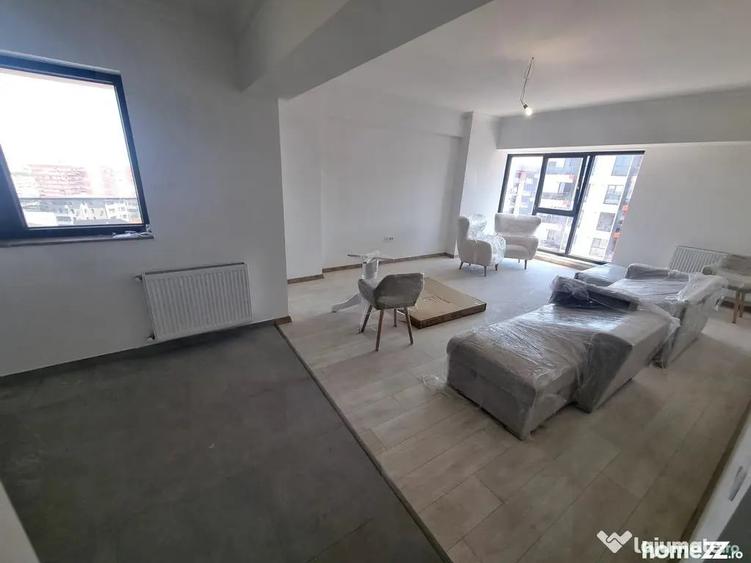 Apartament cu 3 camere decomandat în Energia