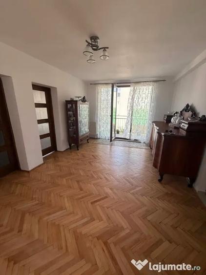 Apartament cu 3 camere semidecomandat în Andrei Mureșanu