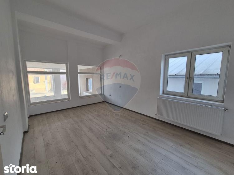 Spațiu comercial, de 118 mp, în Pianu