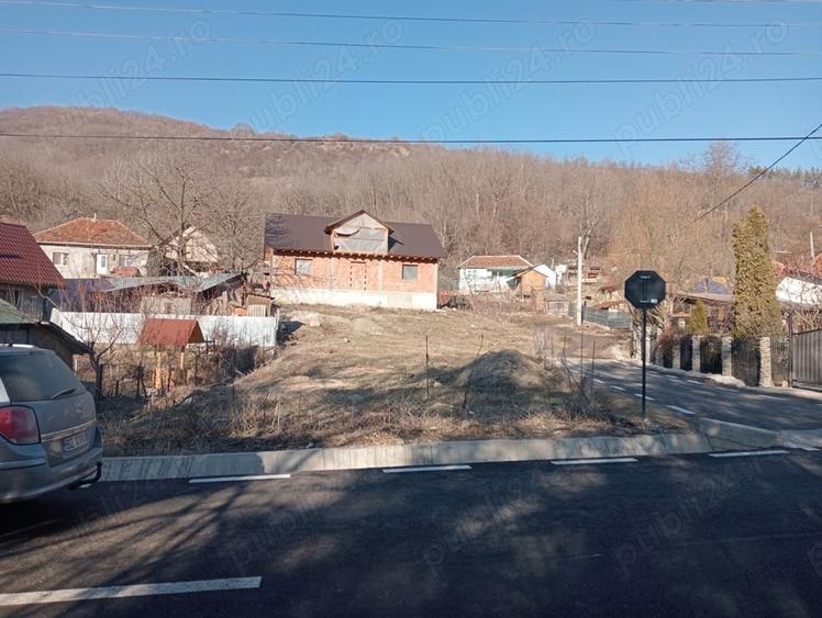 Casă cu 4 camere în Bozioru
