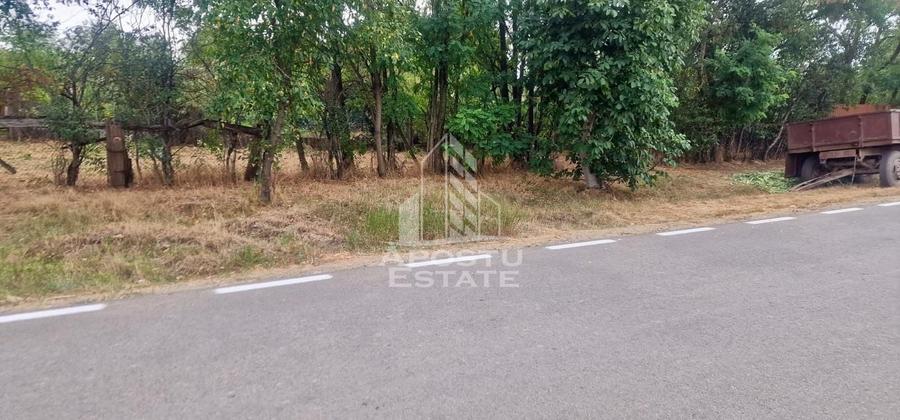 Teren Construcții intravilan de 556 mp, în Est