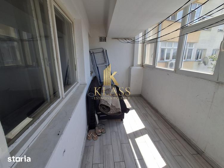 Apartament cu 3 camere semidecomandat în Colentina