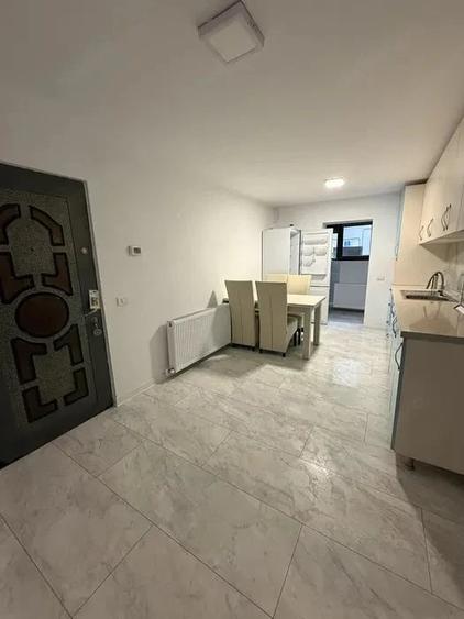 Apartament cu 2 camere decomandat în E3