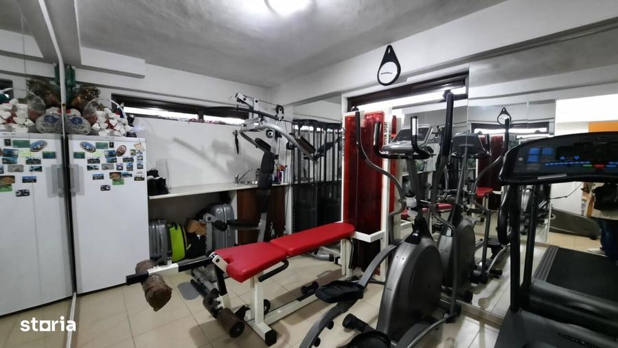 Casă cu 7 camere cu Canalizare în Dămăroaia