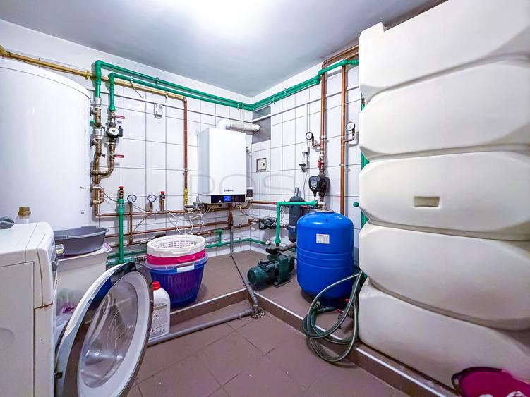 Casă individuală cu 12 camere cu Canalizare în Calea Plevnei