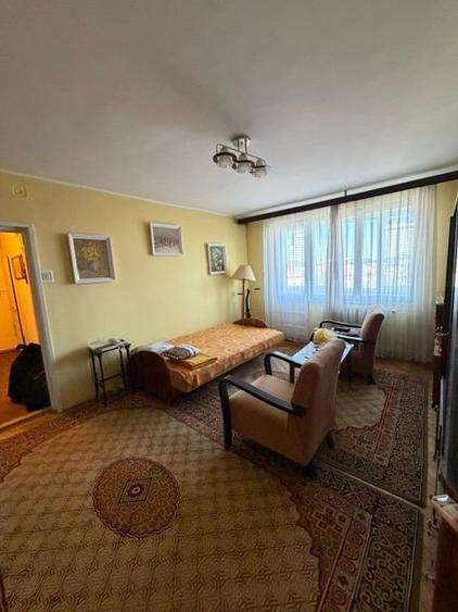 Apartament cu 3 camere semidecomandat, mobilat în Ultracentral