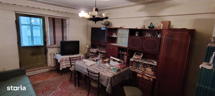 Apartament cu 4 camere decomandat în Central