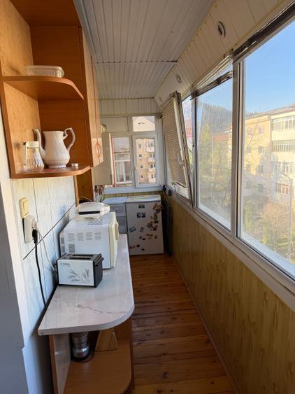 Apartament cu 2 camere semidecomandat în Coman