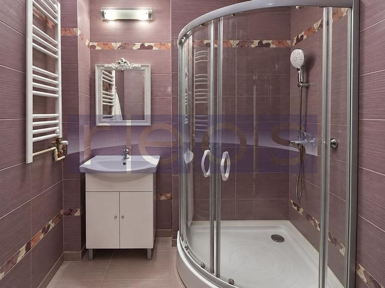 Apartament cu 4 camere semidecomandat în Teiul Doamnei
