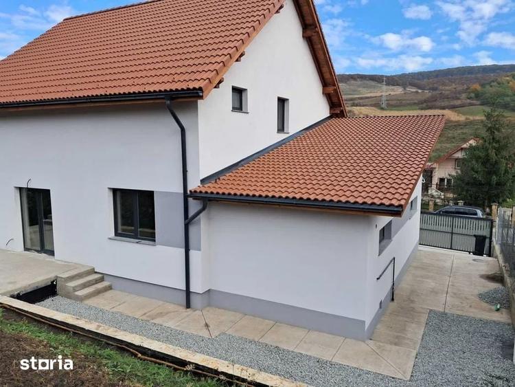 Casă cu 5 camere cu Teren 1000 Mp în Baciu