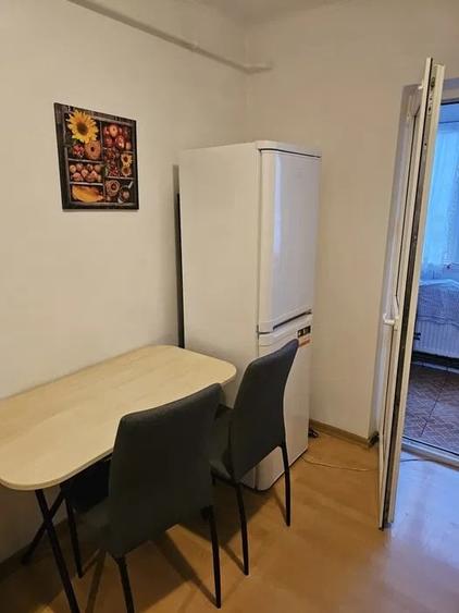 Apartament cu 1 camera, decomandat, zona Baza 3 - 4