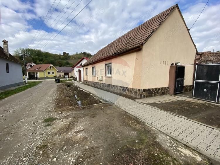 Casă cu 4 camere cu Teren 937 Mp în Ațel