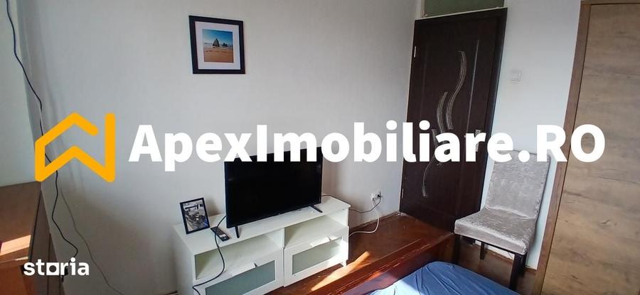 Apartament cu 3 camere semidecomandat în Grivița
