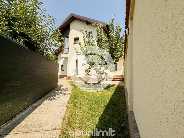 Casă individuală cu 5 camere cu Canalizare în Trei Stejari