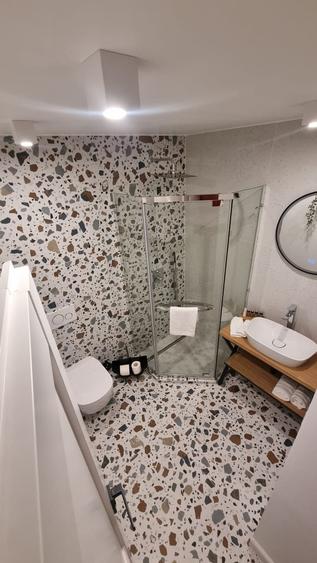Apartament cu 4 camere decomandat în Central
