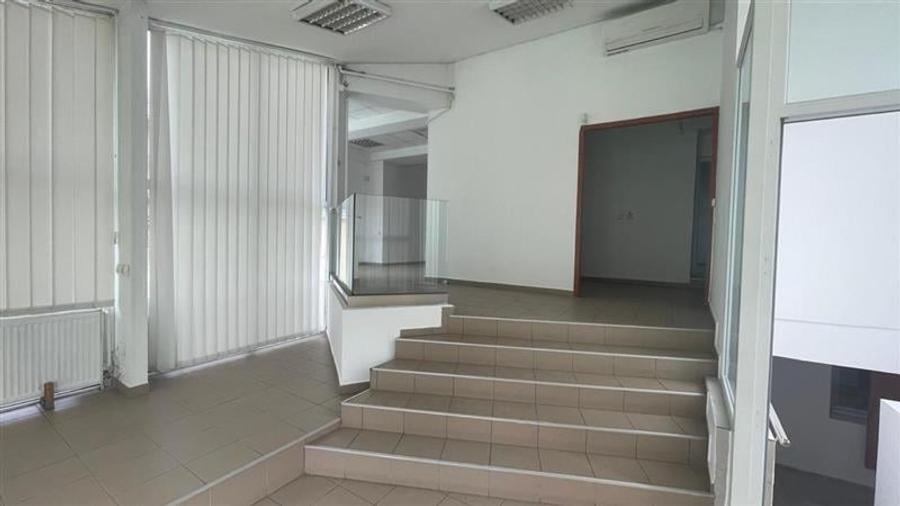 Casă individuală cu 16 camere cu Teren 425 Mp în Domenii